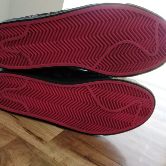 Nike's - Picture 4 of 4